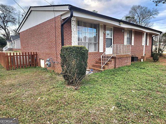 4th image of 1026 Jackson Rd