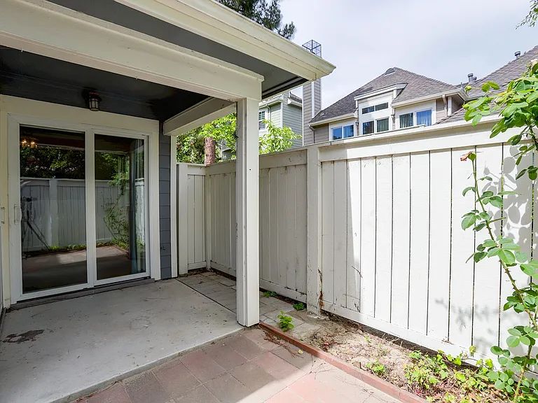 1055 Hull Ln — Photo 34