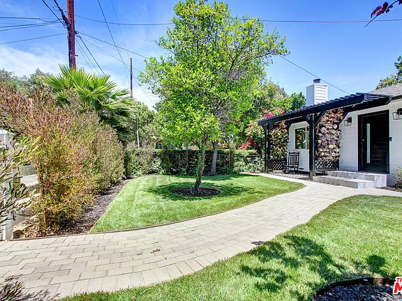 2nd image of 5424 Woodlake Ave
