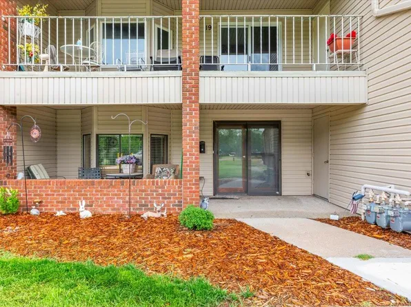 15 Lakeshore Ct, Council Bluffs, IA 51501