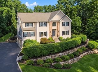 8 Goldfinch Run, Kinnelon Boro, NJ 07405