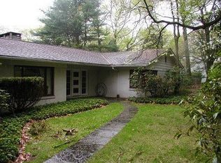 8 Pepperidge Tree Ter, Kinnelon, NJ 07405