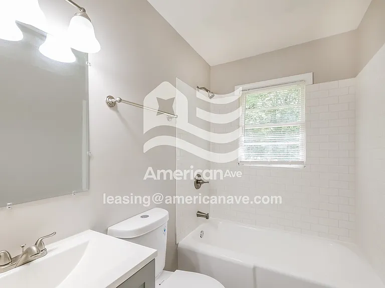1570705_013_bathroom_12847311.jpg