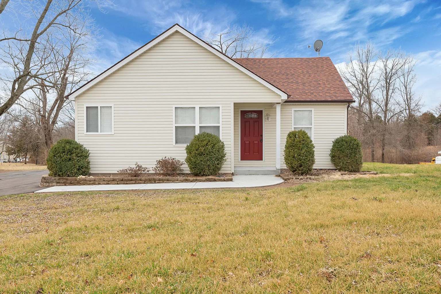 145 Arnold Ave photo 1