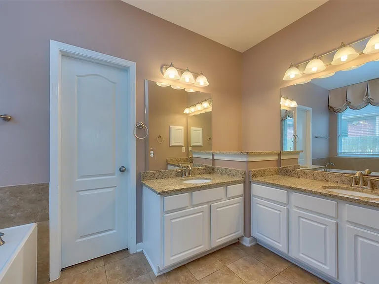 6906 Patterson Dr — Photo 17