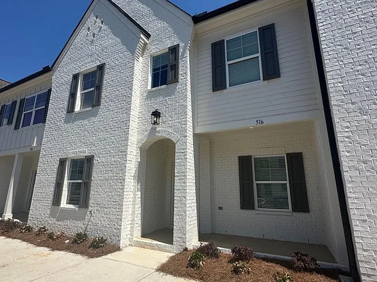 516 Meadow Crest Cir — Photo 1