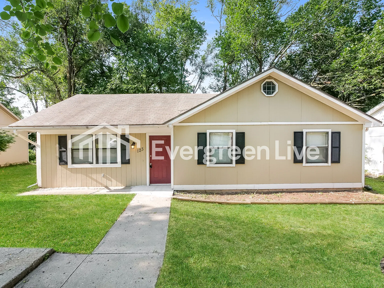 3 bed, 1.0 bath, 1056 sqft, $1,495 — Photo 1