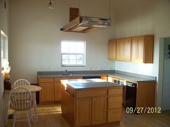 Kitchen w/center Island