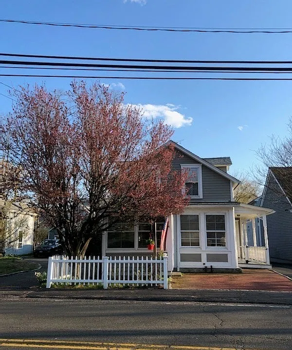 4 McKinley St
