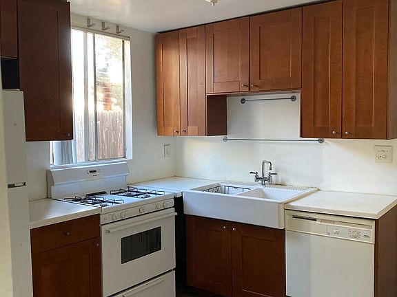 3rd image of 976 Cypress Ave #976