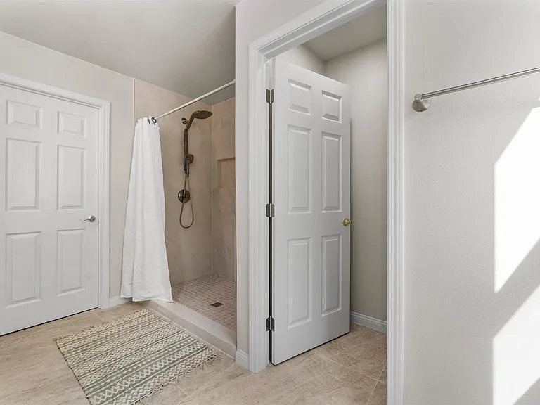 16932 Edgewater Ln — Photo 22