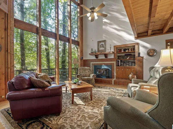 1827 Lake Knowl Dr, Helena, AL 35080