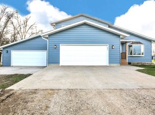 12881 W Pleasant Valley Dr, Aberdeen, SD 57401