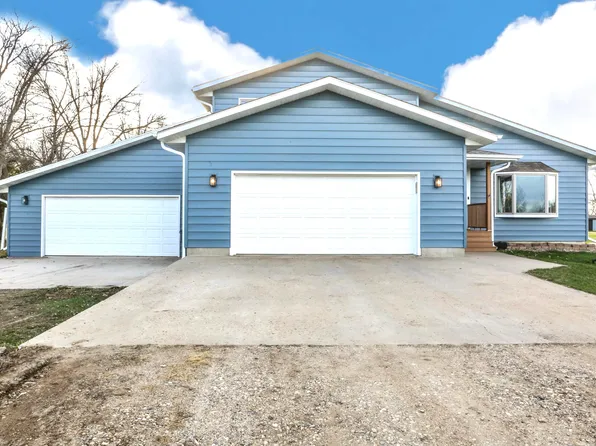 12881 W Pleasant Valley Dr, Aberdeen, SD 57401