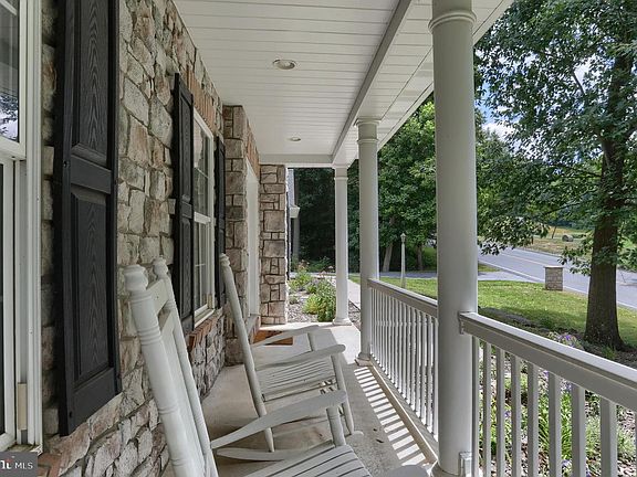 5th image of 304 Iron Valley Dr