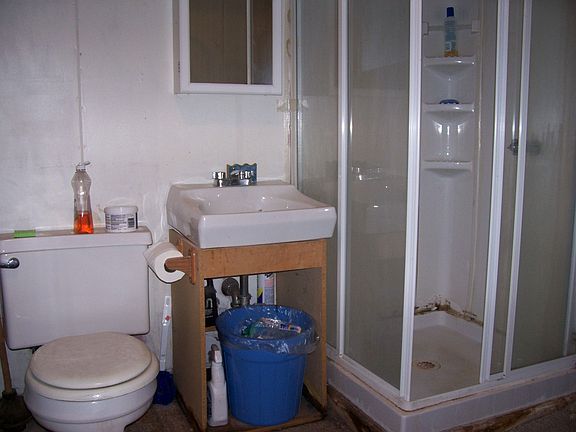 Full bath in basement