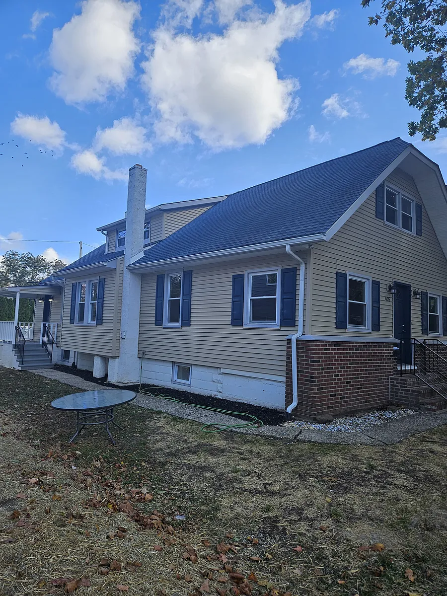 Building Photo - 405 Elm Ave