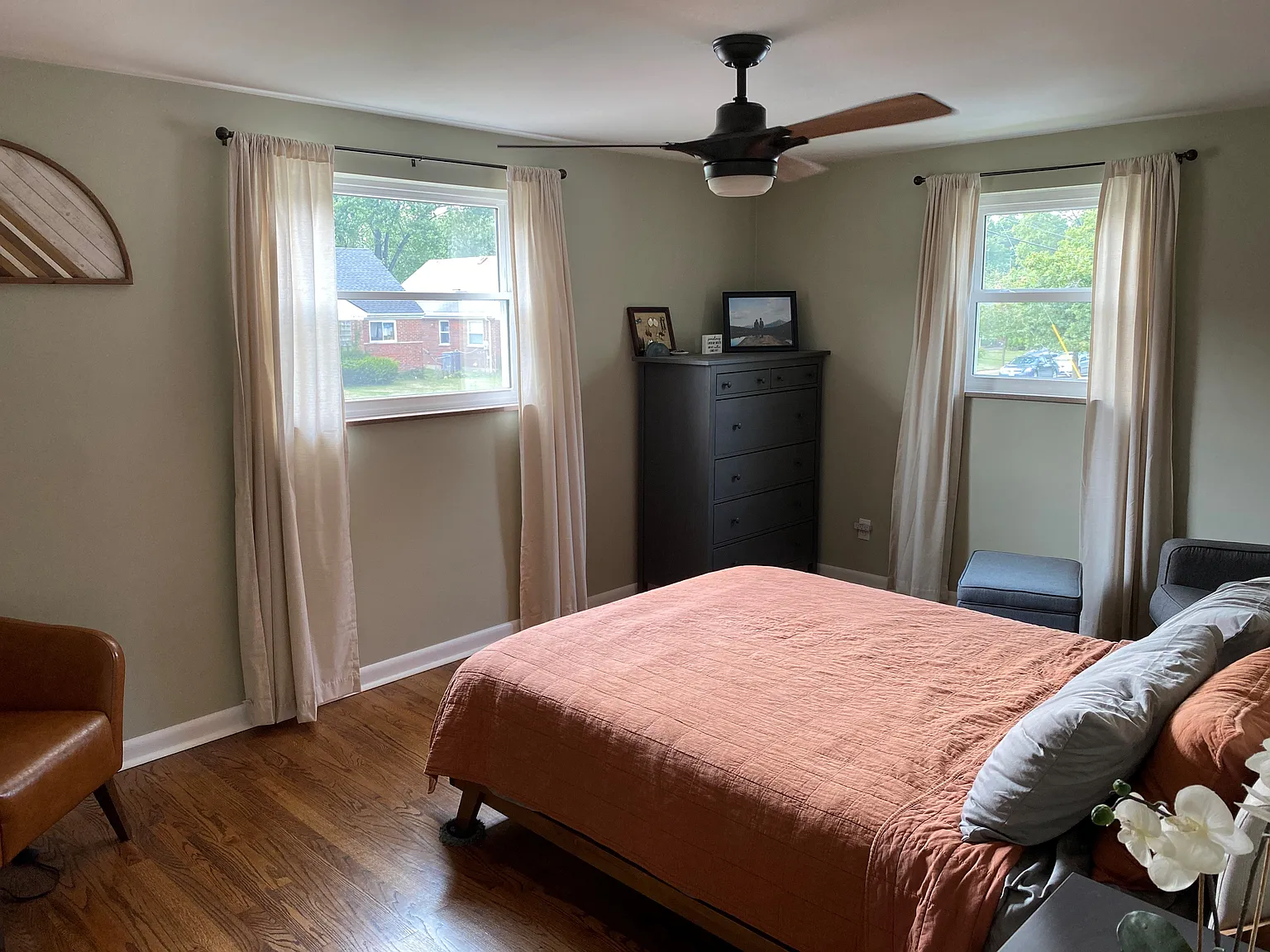 3 bed, 1290 sqft, $1,975 — Photo 4