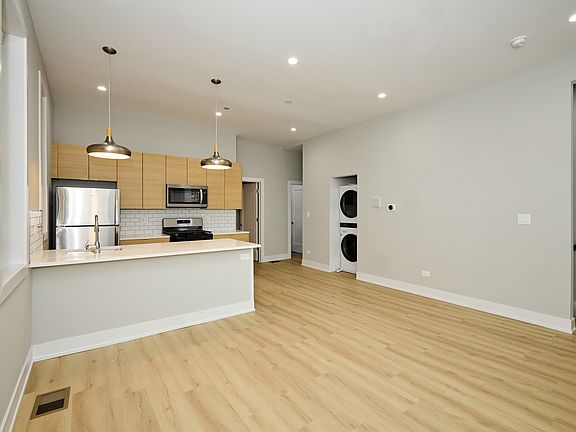 4th image of 4543 S Saint Lawrence Ave #2R