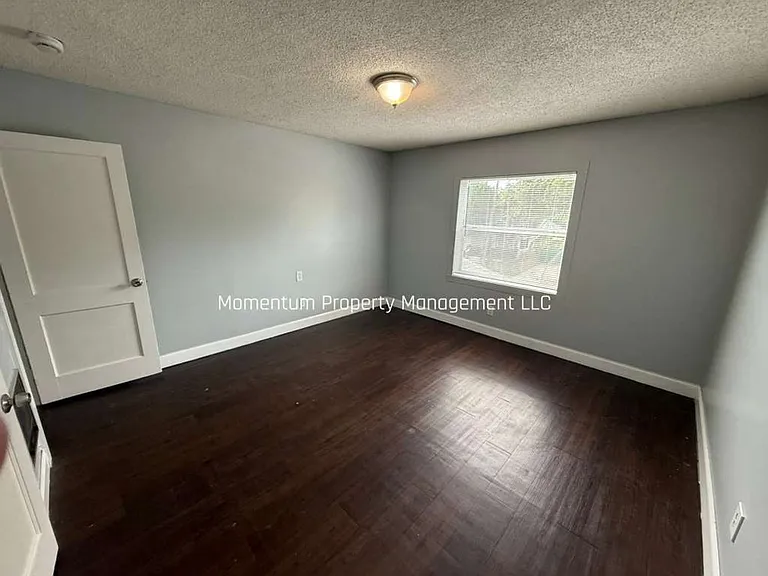 953 12th Ave S #C — Photo 1