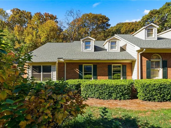 743 Polo Oaks Dr, Winston Salem, NC 27106