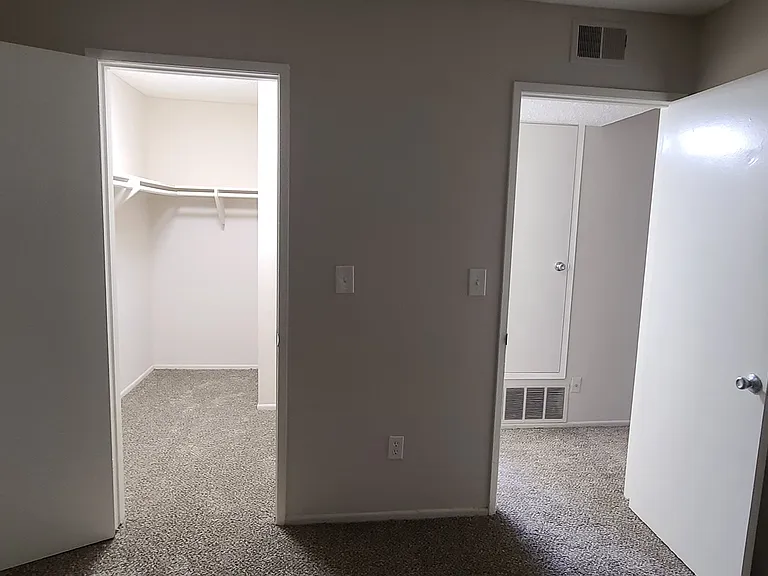 The Enrique Apartments — Photo 14