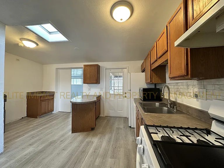4049 N Ray Pl — Photo 7