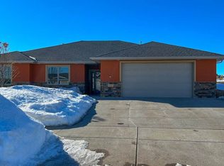 512 Nelson Pl, Bismarck, ND 58503