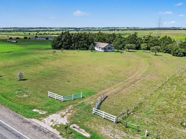 7740 N Us Highway 77, Schulenburg, TX 78956