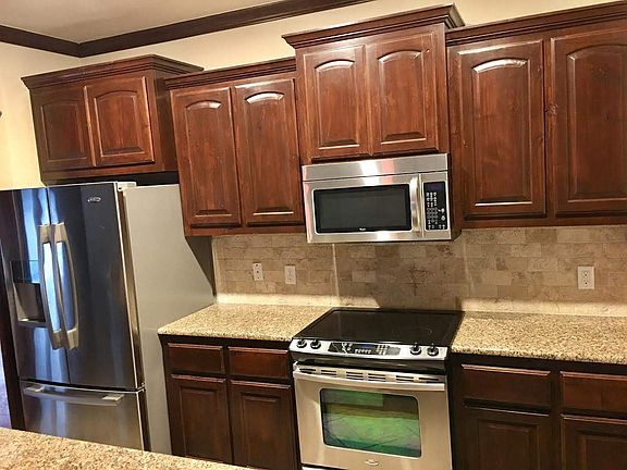 5th image of 901 SW 78th St