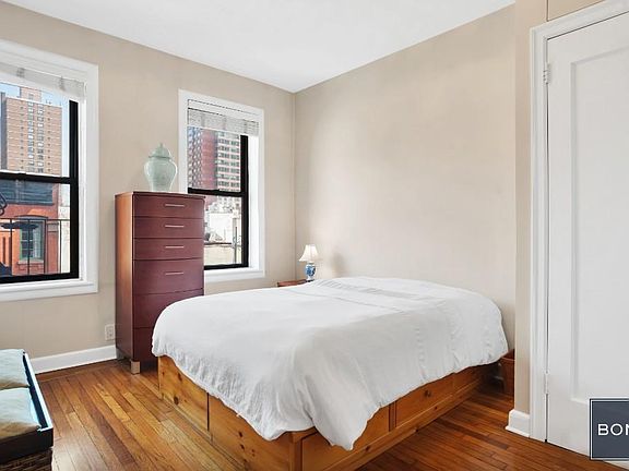 3rd image of 166 E 92nd St APT 5C