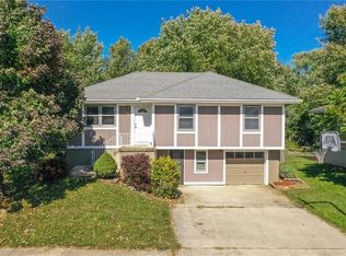 506 Lions Dr, Peculiar, MO 64078