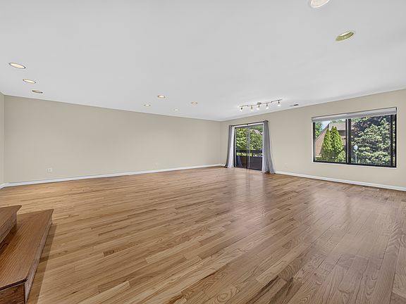 5th image of 46 Acorn Ponds Dr #46
