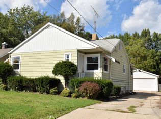 912 83rd St, Kenosha, WI 53143