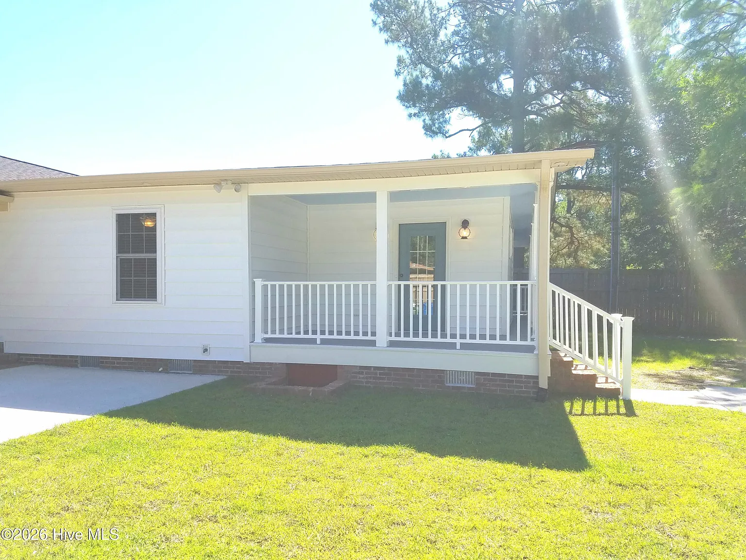 5 bed, 5.0 bath, 1450 sqft, $1,725 — Photo 1