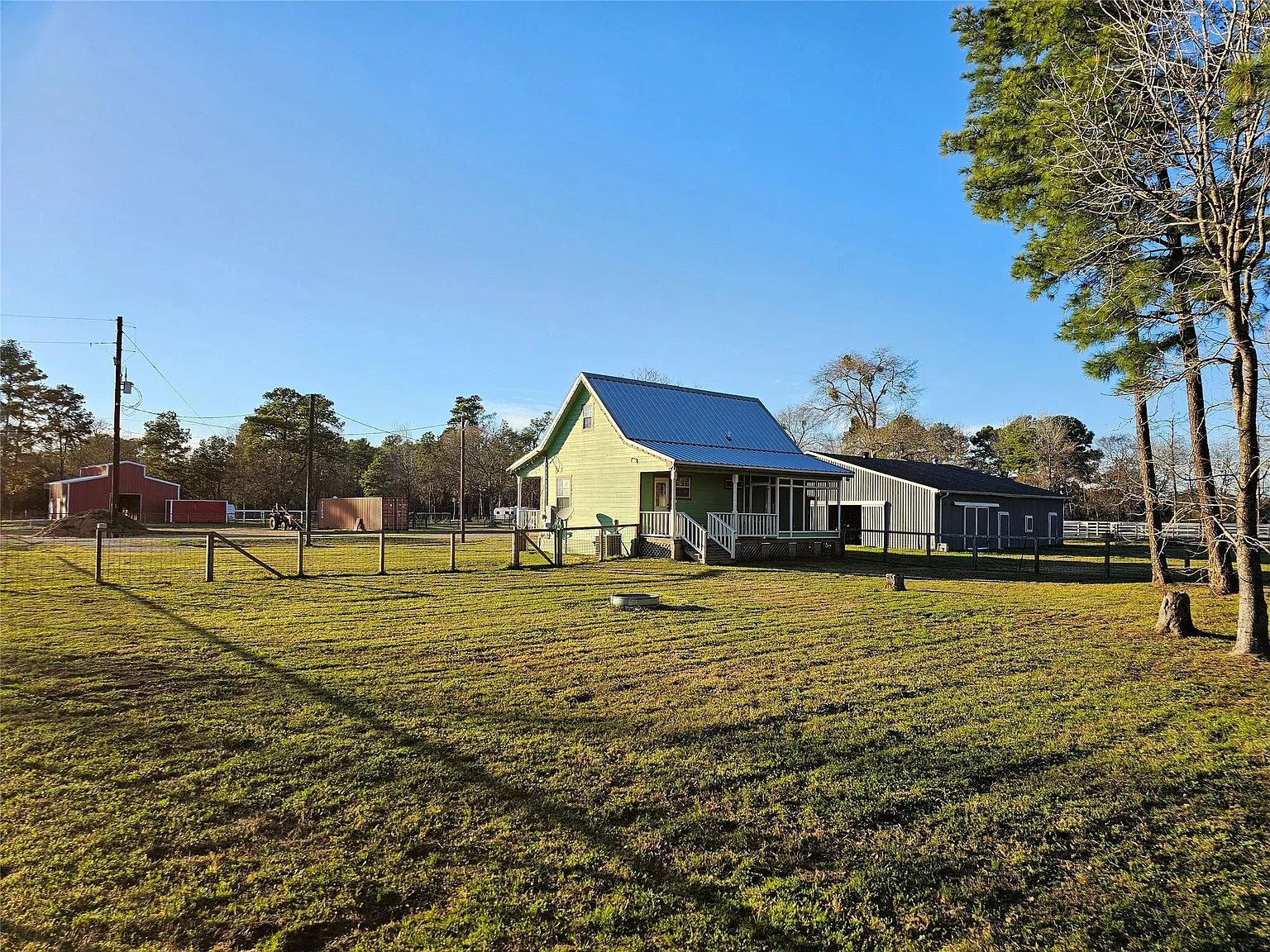 2 bed, 1.0 bath, 1380 sqft, $1,700 — Photo 2
