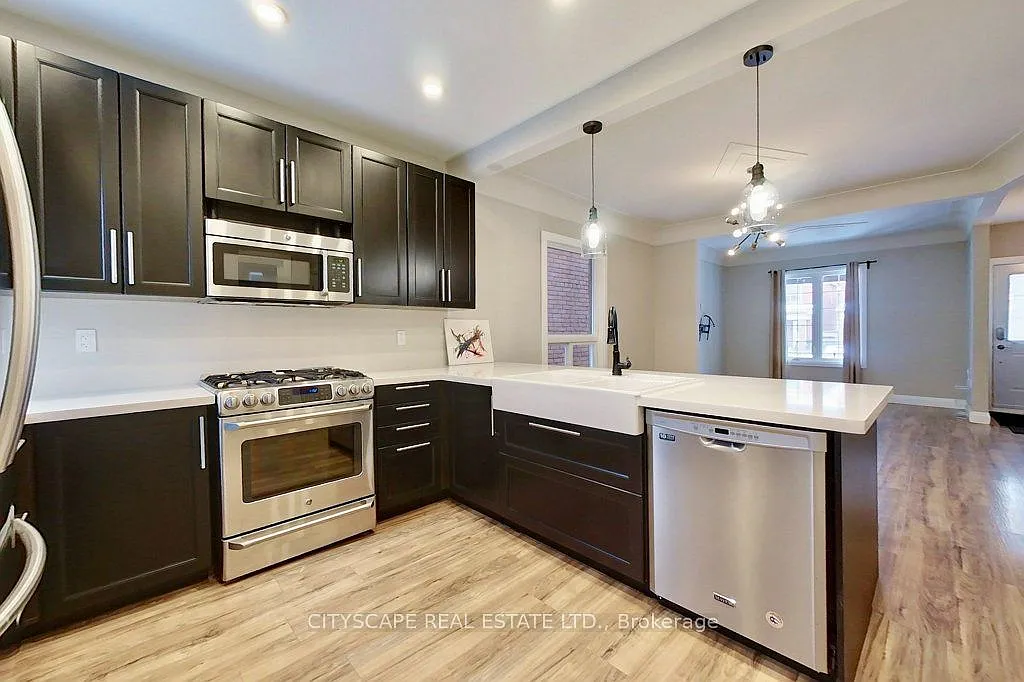 4 bed, $2,500 — Photo 4