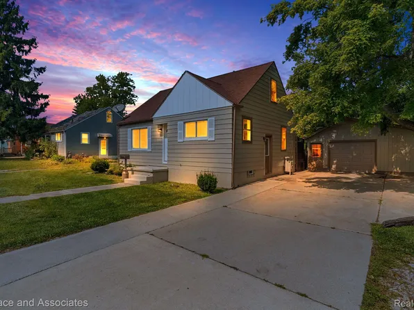 1905 Water St, Port Huron, MI 48060