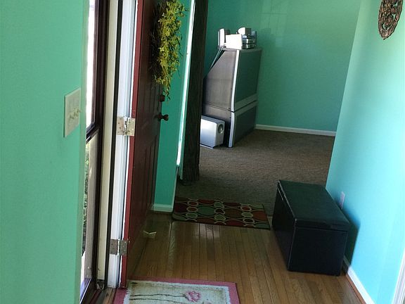 4th image of 916 Francis Dr
