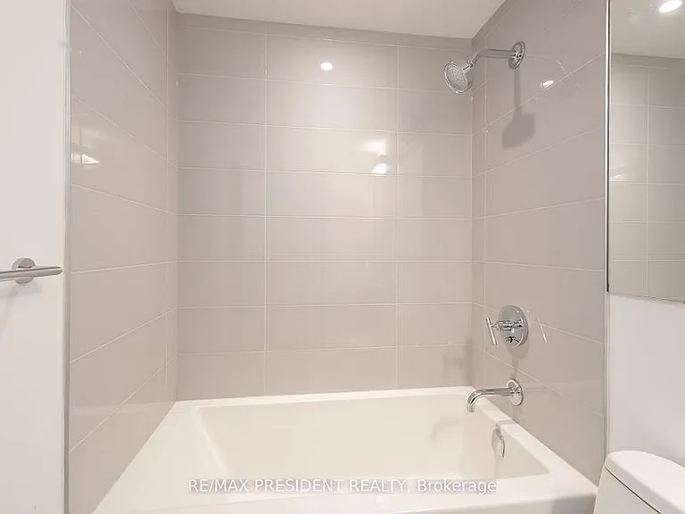 50 Charles St E #2715 — Photo 29