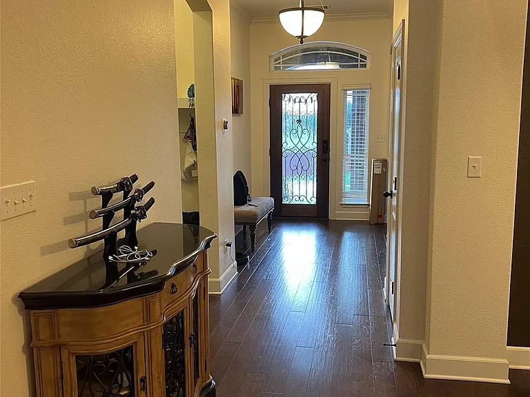 104 Bastrop Dr — Photo 5