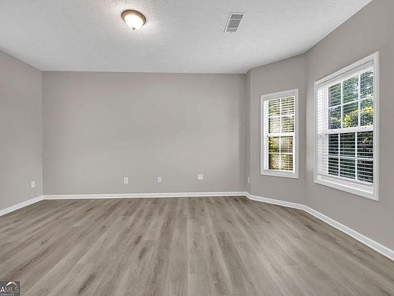5th image of 142 Nobility Ln