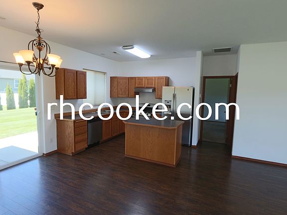 5th image of 7807 N Maple St
