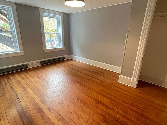 3rd image of 21 Benkard Ave Unit 1