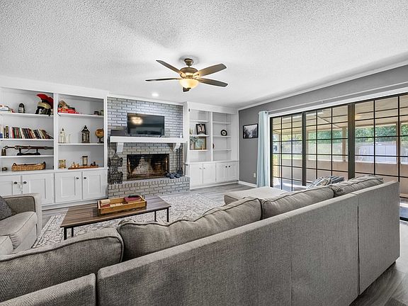 5th image of 4216 Thornwood Way
