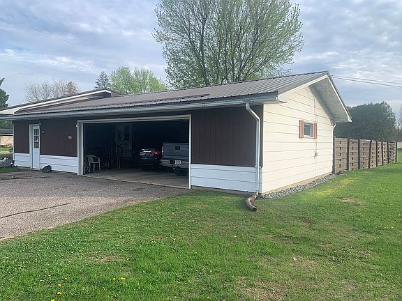 3rd image of 421 Brotherhood Ln