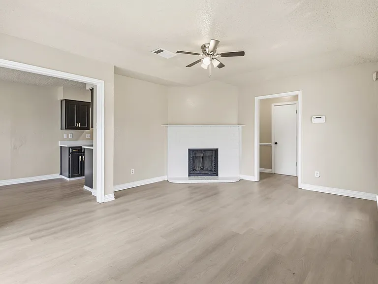 2528 Lido Ln — Photo 1