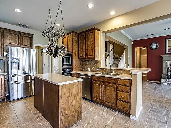 2nd image of 2409 Wells Ln