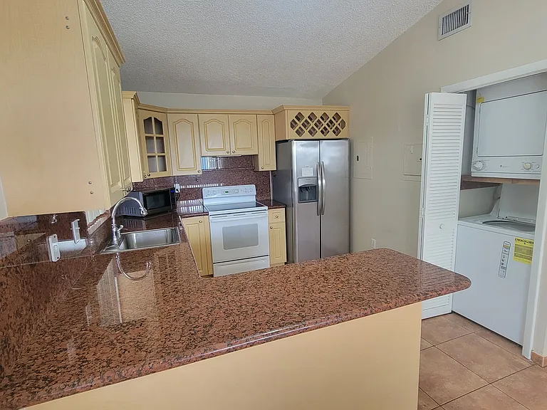 44 Gumbo Limbo Ave — Photo 3