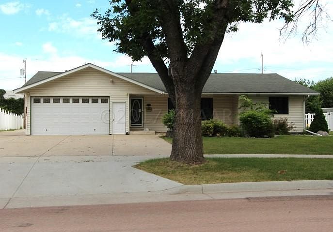 1st image of 1005 Park Dr S